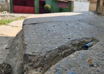 Voz Comunitaria | Denuncian deficiencias con el agua en el sector Álvarez Bajares de Barcelona