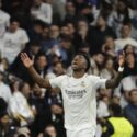 Vinícius tomó su revancha frente a Benfica y Real Madrid avanzó de instancia