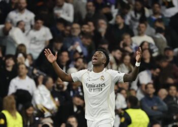 Vinícius tomó su revancha frente a Benfica y Real Madrid avanzó de instancia