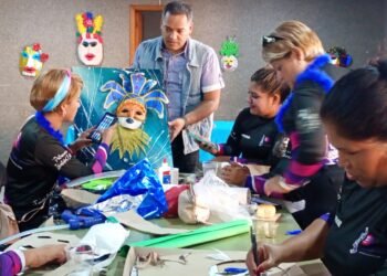 Personal de Fundapatrimonio participó en taller de máscaras que se dictó en el Ateneo de Carúpano