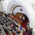 Parlamento de Venezuela retoma hoy la discusión de la ley de amnistía en medio de huelgas
