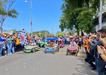 Carrera de los Autos Locos se convirtió en un éxito de público con la victoria del Team Barbie