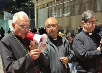 Cardenal Baltazar Porras acompañó a familiares de “presos políticos” en Zona 7