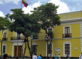 Cancillería venezolana denunció la apertura forzada de una valija diplomática en el aeropuerto de Panamá