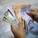 El dólar en Venezuela supera los 400 bolívares en el mercado oficial de divisas
