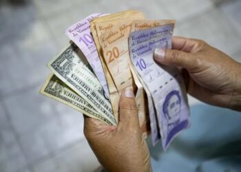 El dólar en Venezuela supera los 400 bolívares en el mercado oficial de divisas