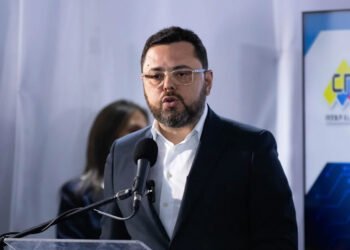 Ecarri exige la renuncia del defensor del Pueblo en medio de debate de amnistía