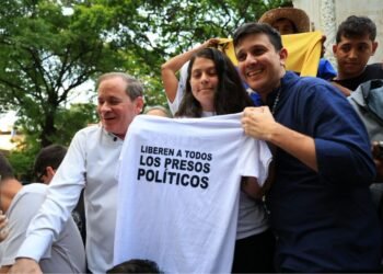 Con concentraciones y caravana a El Helicoide celebran excarcelaciones y exigen libertad