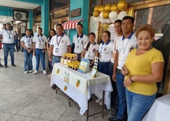 Estudiantes de la Unefa en Carúpano realizaron expoventa de postres con ingredientes locales