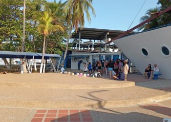 En embarcadero porteño se observaron pocos bañistas a primera hora de este lunes