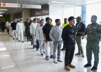Llegaron a Venezuela 120 migrantes en un vuelo de repatriación proveniente de Miami