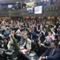 La amnistía se frena en el Parlamento mientras la oposición retoma las calles en Venezuela