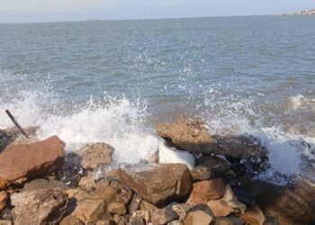 Mar de leva afectó algunas casas del Casco Central de Lechería