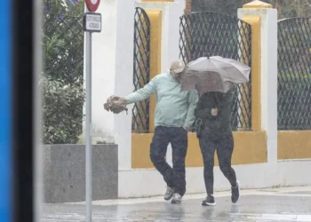 Inundaciones, desalojos y 168 carreteras cortadas en España a causa del fuerte temporal