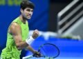 Alcaraz prolonga su racha victoriosa y sella el billete para la final de Doha