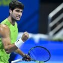 Alcaraz prolonga su racha victoriosa y sella el billete para la final de Doha