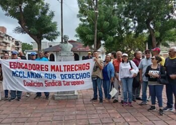 Ciudadanos por la Libertad y gremios realizaron volanteo en la entrada de la calle Carabobo de Carúpano
