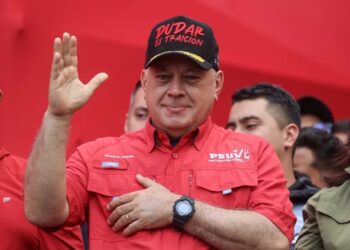 Diosdado Cabello dice que varios países quieren reanudar vuelos a Venezuela y que son "bienvenidos"