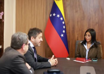 Delcy Rodríguez se reúne con Repsol y Maurel & Prom tras reforma de hidrocarburos
