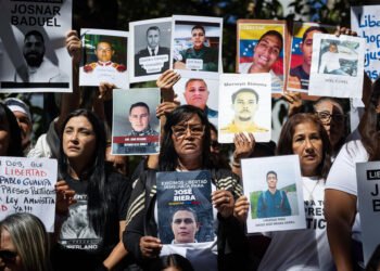 Jorge Rodríguez pide oír a familias de presos políticos para amnistía