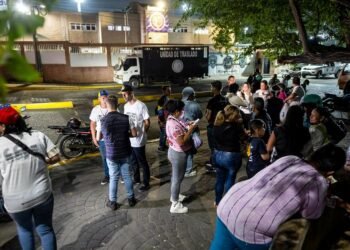 Familiares de presos políticos hacen vigilia en Caracas por la liberación de sus parientes