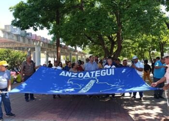 Sindicatos planean reunirse este jueves en la Casa Sindical de Barcelona