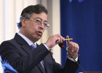 Petro dice que tras reunión con Trump las diferencias se tratarán "desde el respeto mutuo"