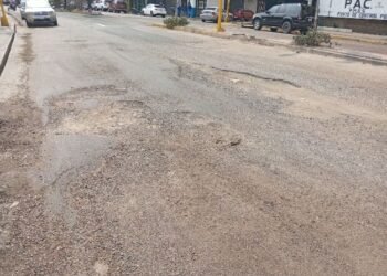 Llegó febrero y conductores aún esperan por rehabilitación de un tramo de la Av. 5 de julio (+Fotos)