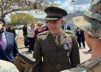 El jefe del Comando Sur de Estados Unidos anuncia que volverá a visitar Venezuela