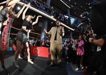 Luis Fonsi a Bad Bunny: "Lo que hiciste por Puerto Rico no tiene precedentes"