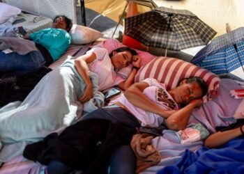 Mujeres familiares de presos políticos cumplen 72 horas en huelga de hambre en Caracas