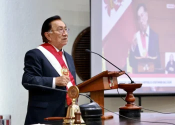 El nuevo presidente de Perú garantiza una "transición democrática electoral pacífica"