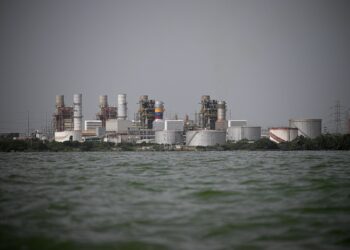 India condiciona la compra de crudo venezolano a su "viabilidad" ante la presión de EEUU