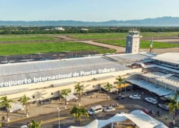 Cancelan vuelos internacionales en Puerto Vallarta tras violencia por muerte de El Mencho