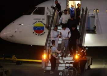 Llega a Venezuela un avión con 110 migrantes repatriados desde Estados Unidos
