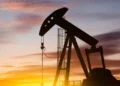 El petróleo de Texas cierra en 90,9 dólares, con su mayor subida semanal desde 1983