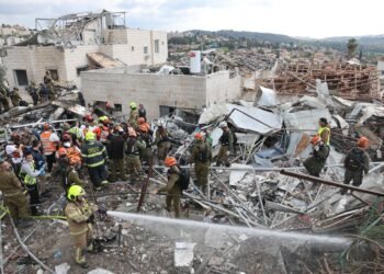 Reportan al menos ocho muertos tras caer un misil iraní cerca de Jerusalén