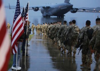 EE.UU negó que el portaviones Abraham Lincoln haya sido alcanzado por misiles iraníes