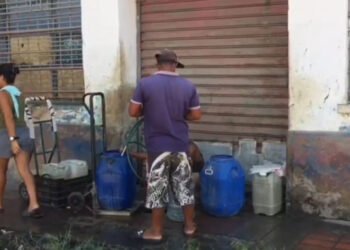 El Tiempo en la calle | Vecinos de Porlamar hacen maromas para no quedarse a secas con ciclo de más de 40 días