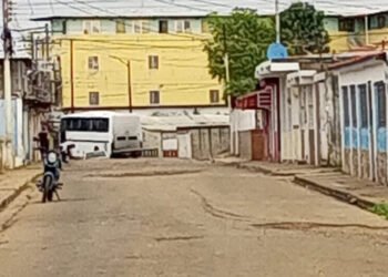 Sectores de Aragua de Barcelona llevan más de 15 horas sin luz