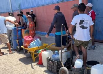 Gremios educativos exhortan a las autoridades a suspender actividades escolares en Sucre ante la falta de agua