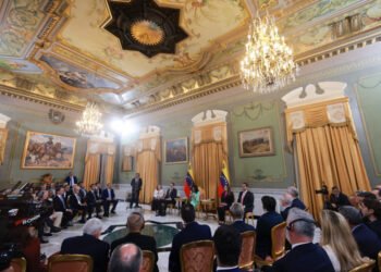 Delcy Rodríguez informó que diplomáticos viajarán a EE.UU. para el inicio de relaciones