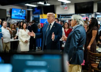 Trump se despidió de Miami visitando El Arepazo, un icónico restaurante venezolano