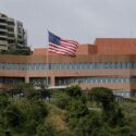 Estados Unidos izó nuevamente su bandera en embajada en Venezuela