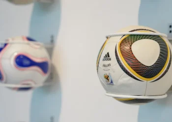 Una exhibición en Miami fusiona el arte y el deporte como antesala al Mundial