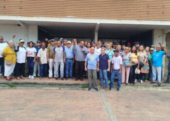 Sindicatos y gremios se concentraron en la casa sindical de Barcelona para exigir mejores salarios y pensiones