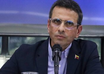 Capriles insta al Gobierno a convocar a sectores para buscar acuerdo salarial