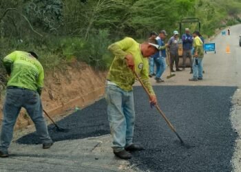 Inician plan de asfaltado en la vía Arismendi-Bermúdez ante proximidad de Semana Santa