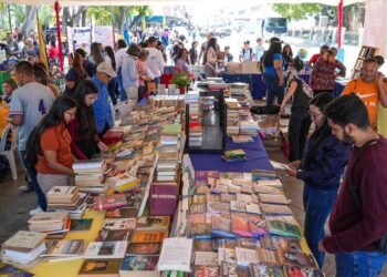 Autoridades inauguraron la 21ª edición de la Filven en Barcelona 