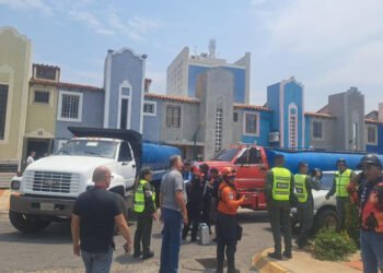 Incendio de un bote en Lechería no dejó víctimas ni heridos que lamentar